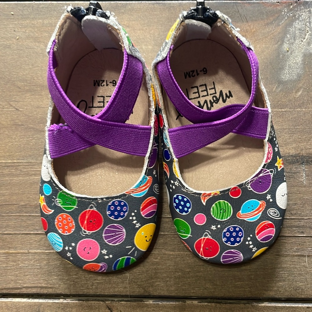 Monkey feet excellent condition - space
6-12m